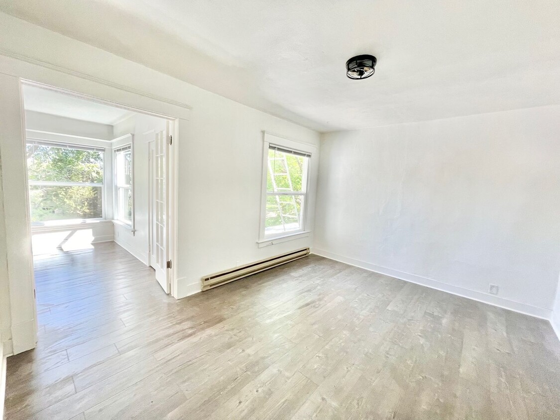 Primary Photo - Gorgeous Remodeled 1 Bed, 1 Bath on South ...