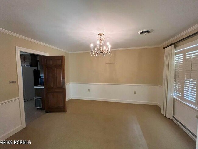 Building Photo - 1501 Sutton Dr