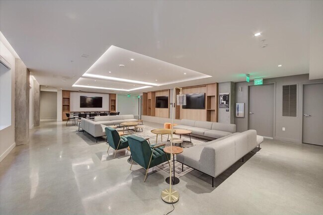Interior Photo - 145 Leavenworth St