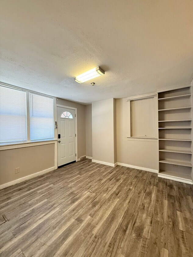 Foto principal - 4915 Chicago St