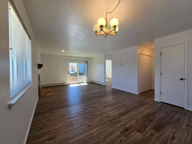 Foto del edificio - 1300 Iris St