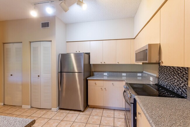 Building Photo - 340 Crestwood Cir