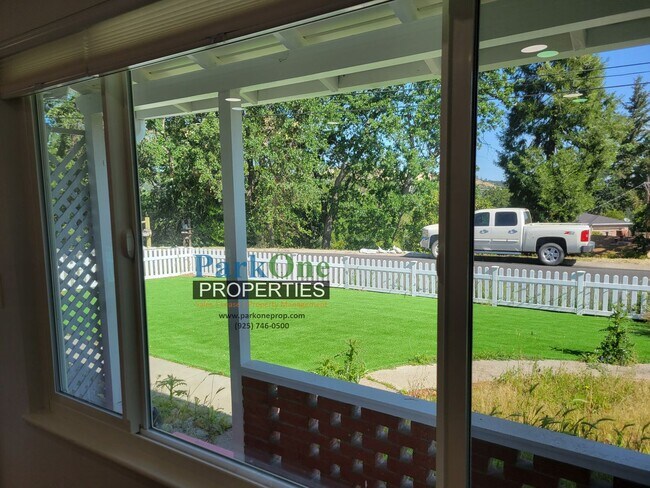 Building Photo - Stunning single level home in Walnut Creek's Parkmead Neighborhood