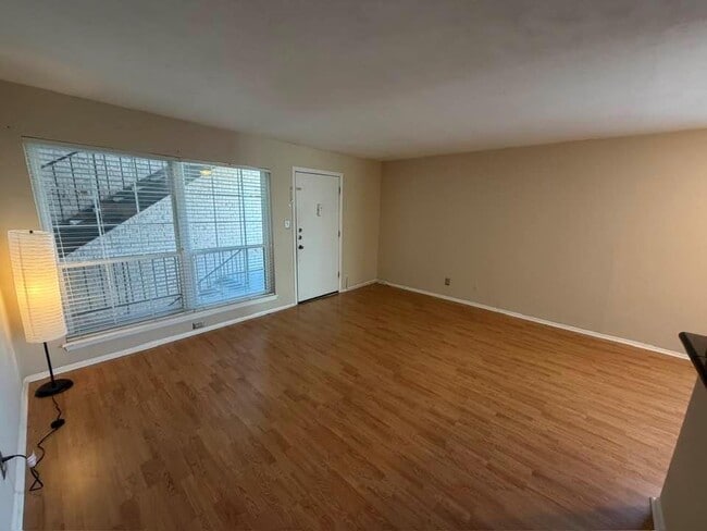 Building Photo - 2425 Ashdale Dr