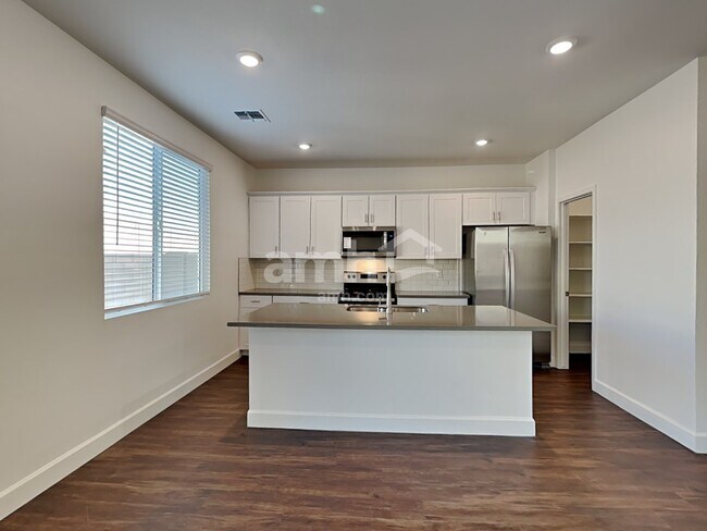 Building Photo - 9766 N Camino Benicardo