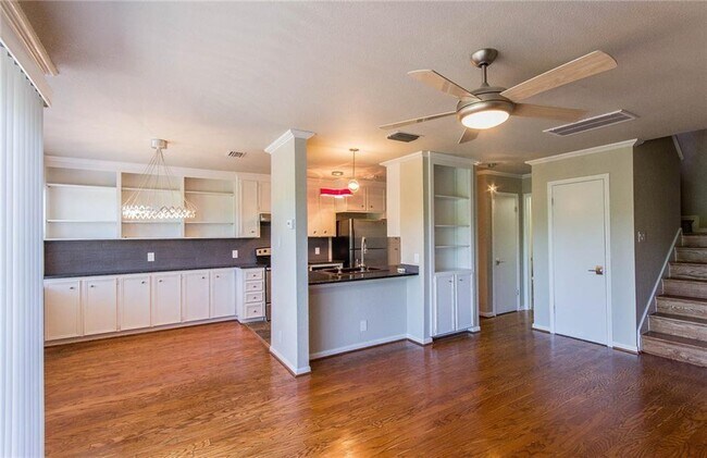 Foto del edificio - 3845 Ranch Rd 2222