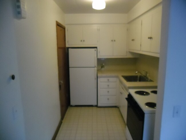 Kitchen - 708 W Bancroft St