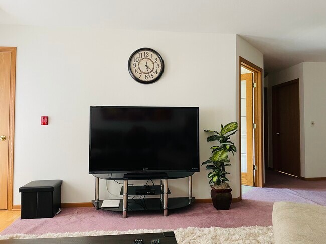 Living Room 4 - 6030 S Crosswinds Dr