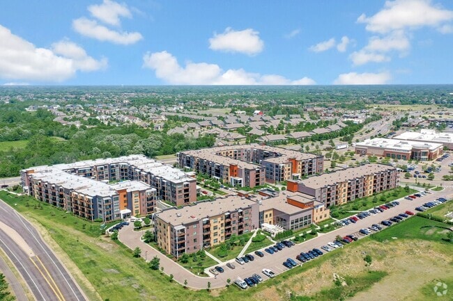 Building Photo - 610 West