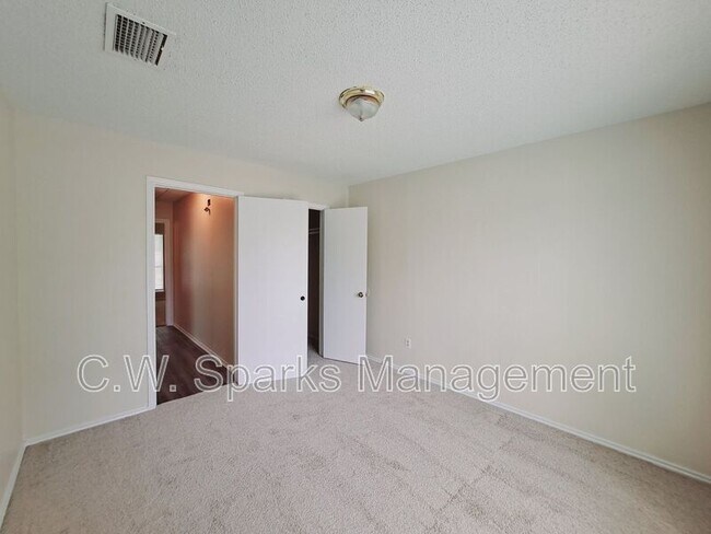 Foto del edificio - 926 Westover Dr