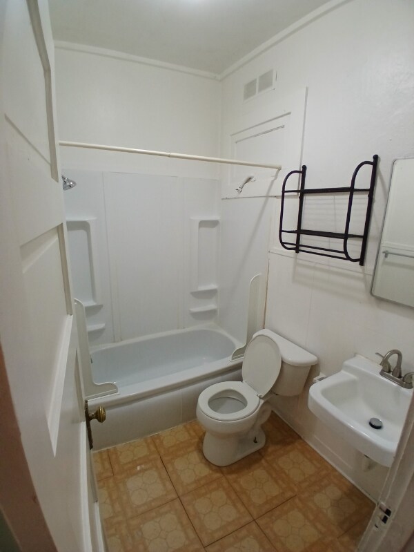 Building Photo - 1703 12th Ave