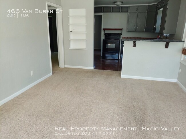 Building Photo - 2bedroom, 1 bath cute home