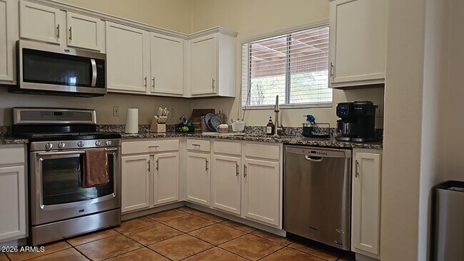 Foto del edificio - 2174 W Roundwood Pl