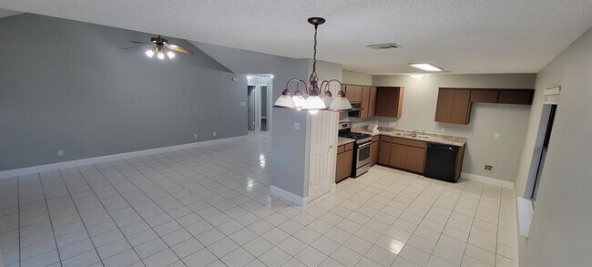 Foto del edificio - 16207 Parkway Dr