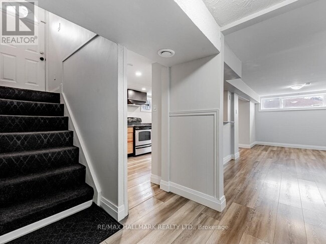 Building Photo - 129 Lupin Dr