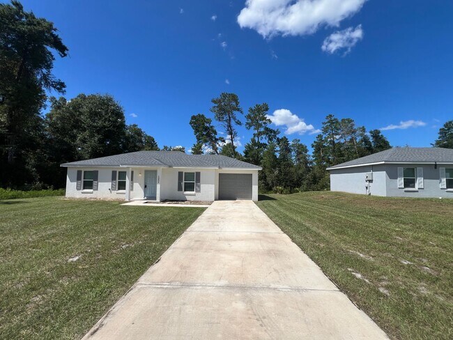 Building Photo - Available October 1st!!! Lovely 3 Bedroom,...