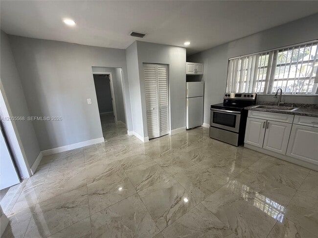 Foto del edificio - 7411 Juniper St