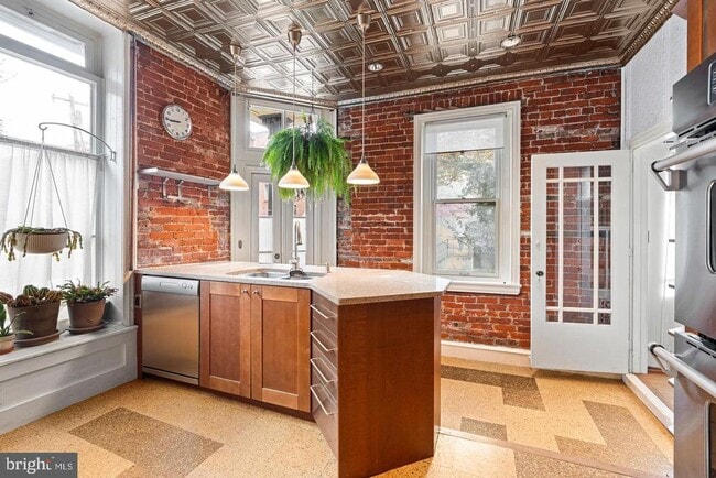 Building Photo - 846 LeCount St