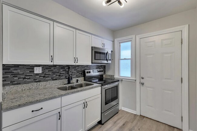 Foto del edificio - 354 N Roosevelt Ave