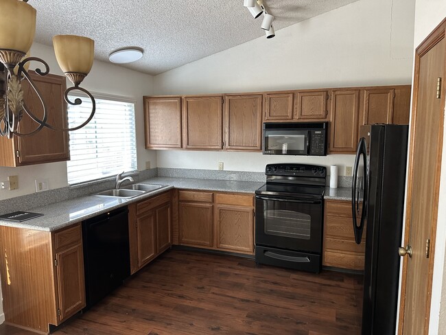 Building Photo - 250 Cypress Ln