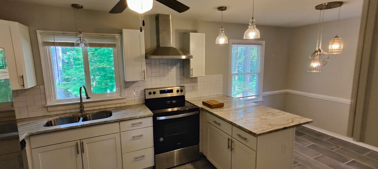 Foto principal - Renovated, Spacious Split Foyer homme