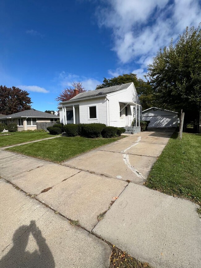 Building Photo - 22426 David Ave