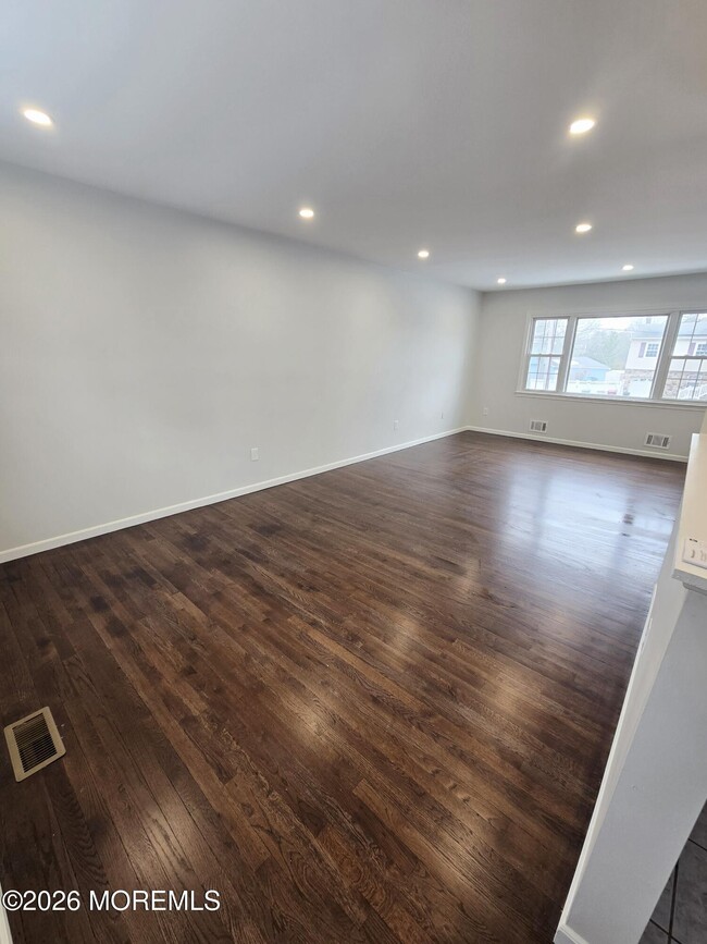 Building Photo - 240 Mill Creek Dr