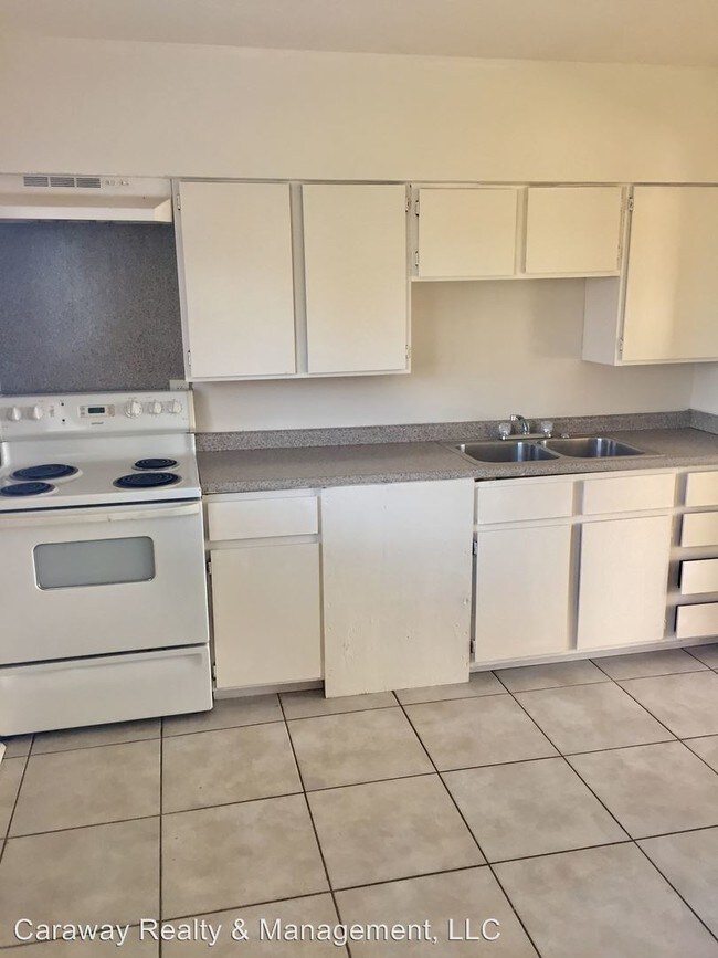 Building Photo - 3 br, 1 bath House - 2800 Hood Dr.