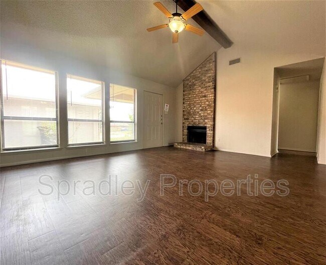 Building Photo - 1714B Iris Cir