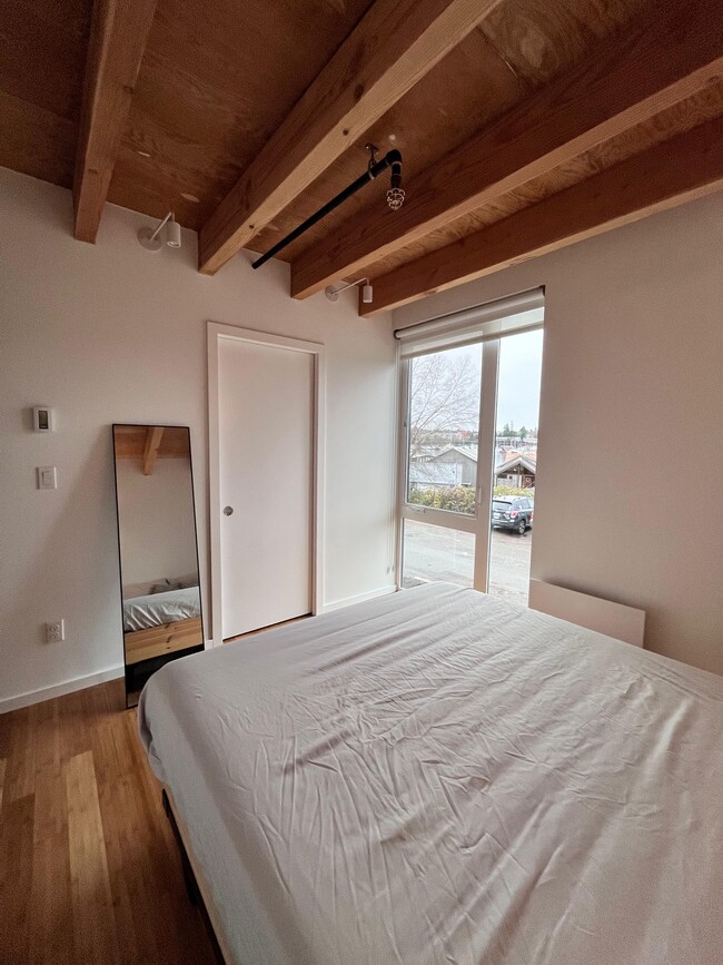 Building Photo - 2950 Fairview Ave E