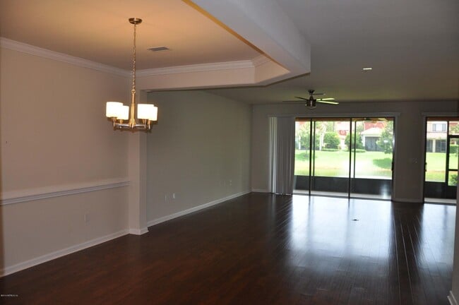 Building Photo - 13528 Montecito Pl