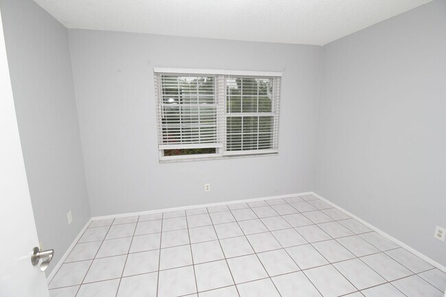 Building Photo - 975 Sonesta Ave NE