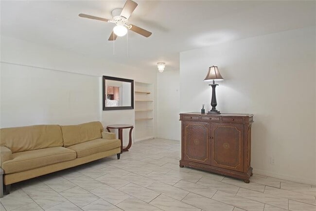 Foto del edificio - 1038 NW 7th Ave