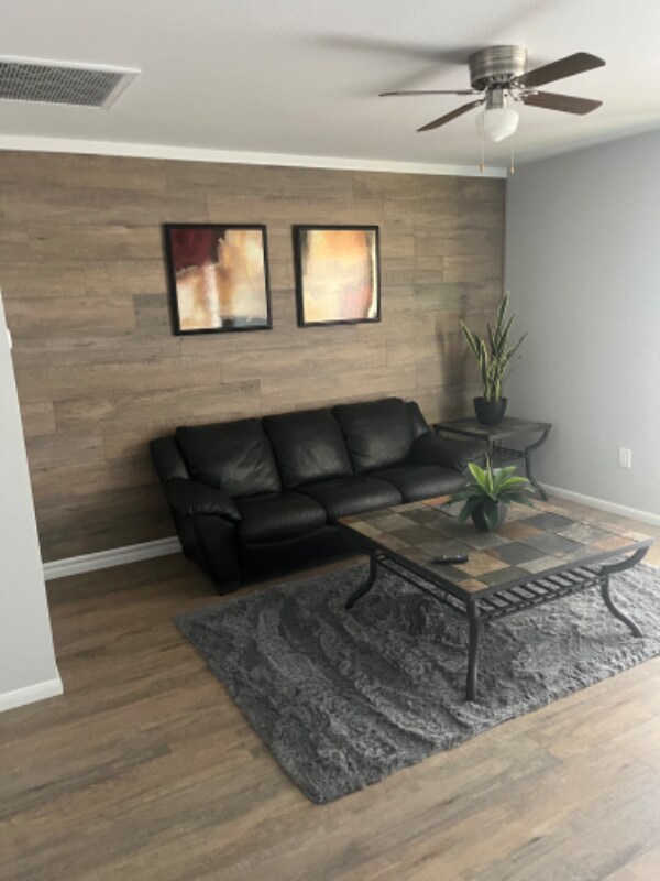 Foto del edificio - 12327 Farmington St