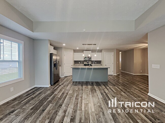 Building Photo - 552 Medallion Cir
