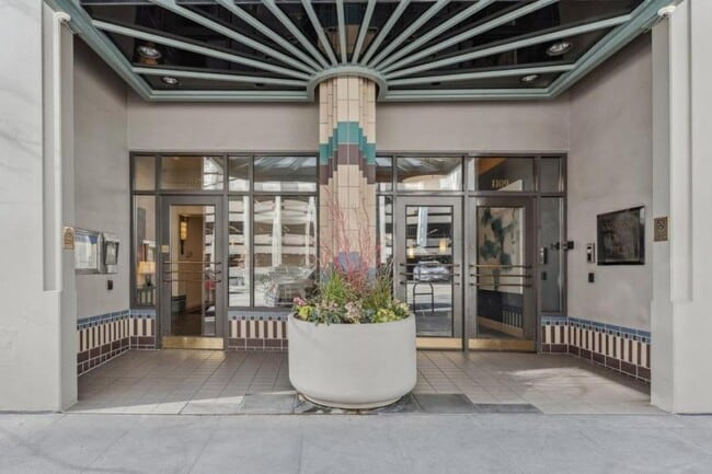 Building Photo - 2 bedroom in Seattle WA 98101