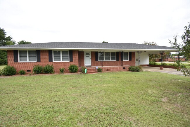 Foto del edificio - 4 Bedroom and 3 Bath Home- Vander