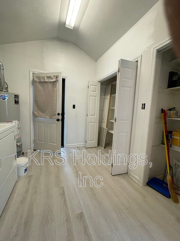 Foto del edificio - 502 Shelton Rd