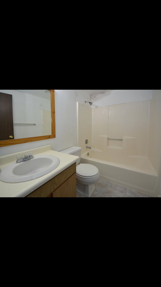 Building Photo - 34122 Vauxhill Dr