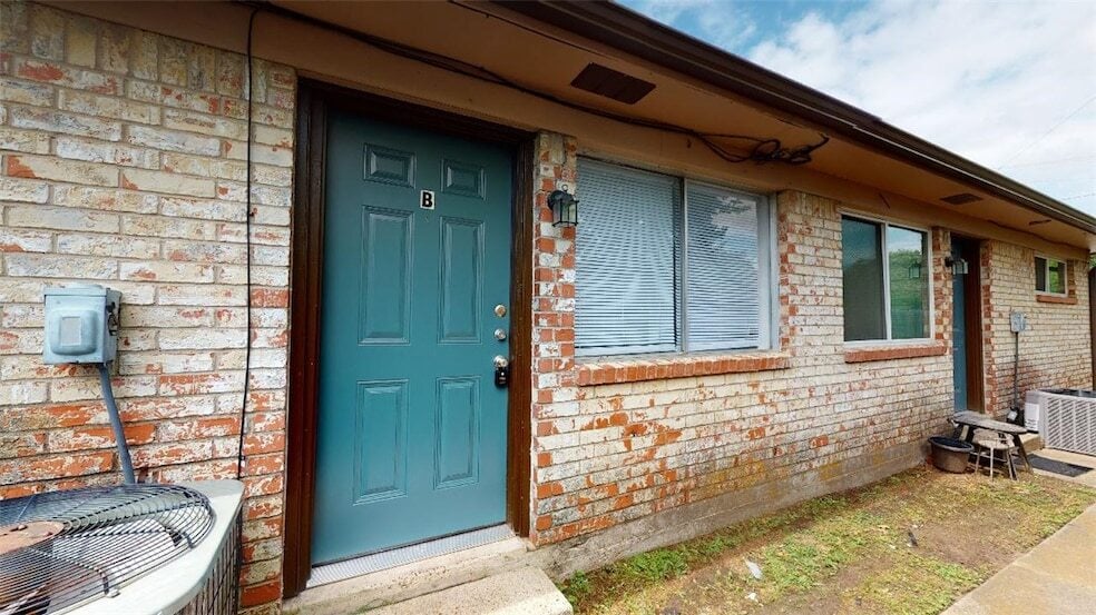 Photo - 213 Ehlinger Dr