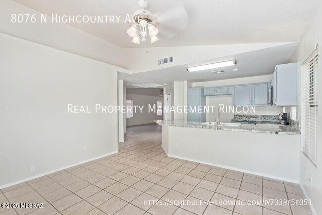 Foto del edificio - 8076 N Highcountry Ave