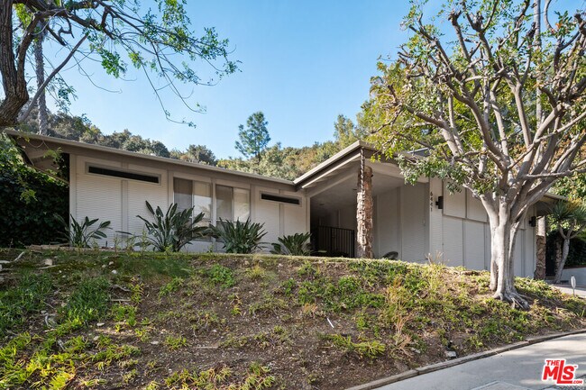 Building Photo - 6441 Tahoe Dr