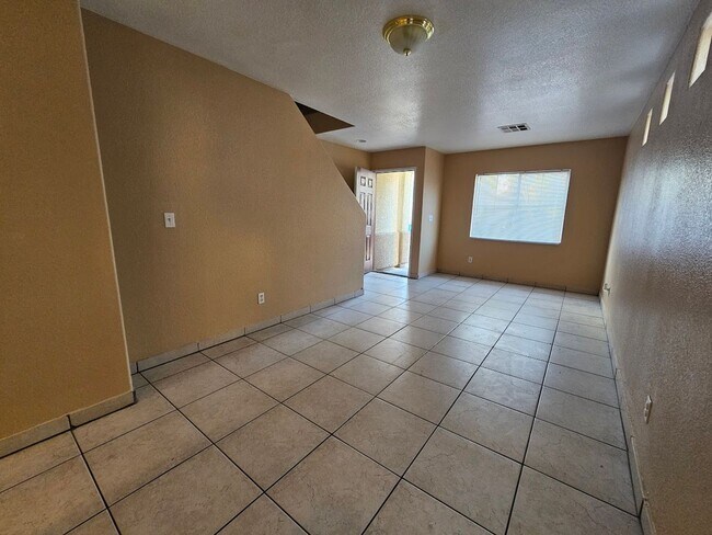 Foto del edificio - Spacious 4BD/3BA Home with Mountain Views in Las Vegas!