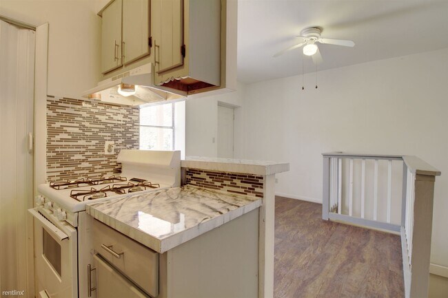 Building Photo - 1326 W 42nd St