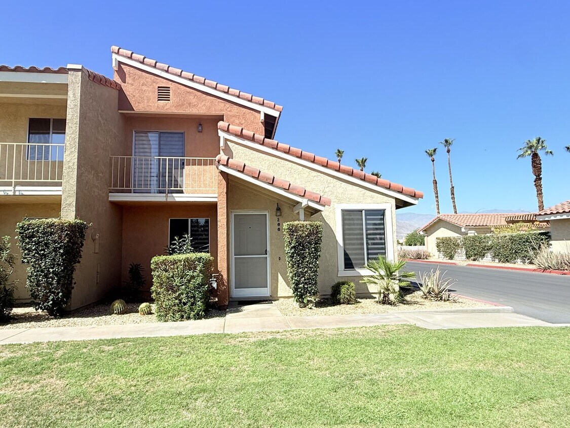 Primary Photo - AVAILBLE NOW !! Recently UPDATED 2 Bedroom...