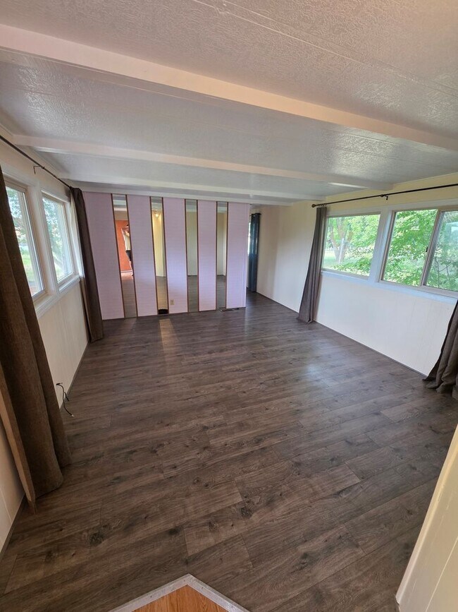 Foto del edificio - 33251 Gingras Springs Ln