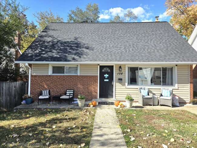 Photo - 108 N Gladden St House