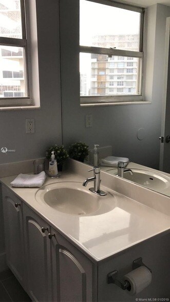 Building Photo - 3801 S Ocean Dr