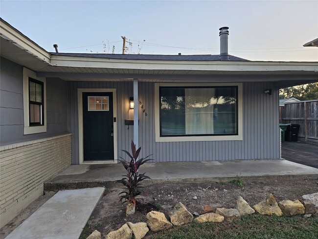 Foto del edificio - 6446 Brookside Dr