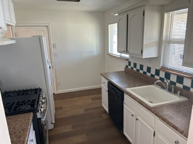 Foto del edificio - House:  3 Bedroom / 1 Bathroom - North Highlands